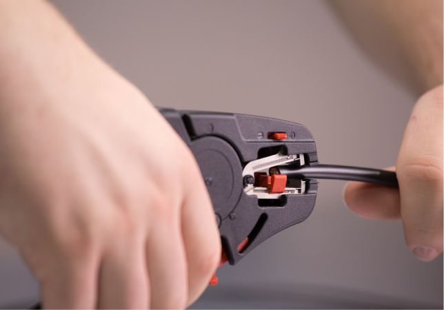 Инструмент для снятия изоляции автоматический Wiha до 16 мм² в блистерной упаковке 200 мм