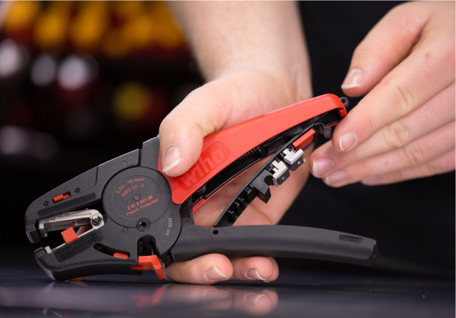 Инструмент для снятия изоляции автоматический Wiha до 16 мм² в блистерной упаковке 200 мм