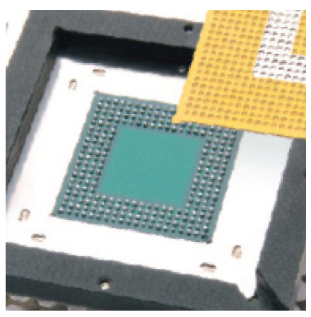 Компонет BGA в позиционирующей рамке (после оплавления шариков)